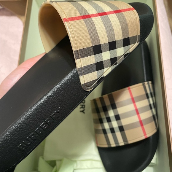 Burberry women’s slides - Picture 2 of 6